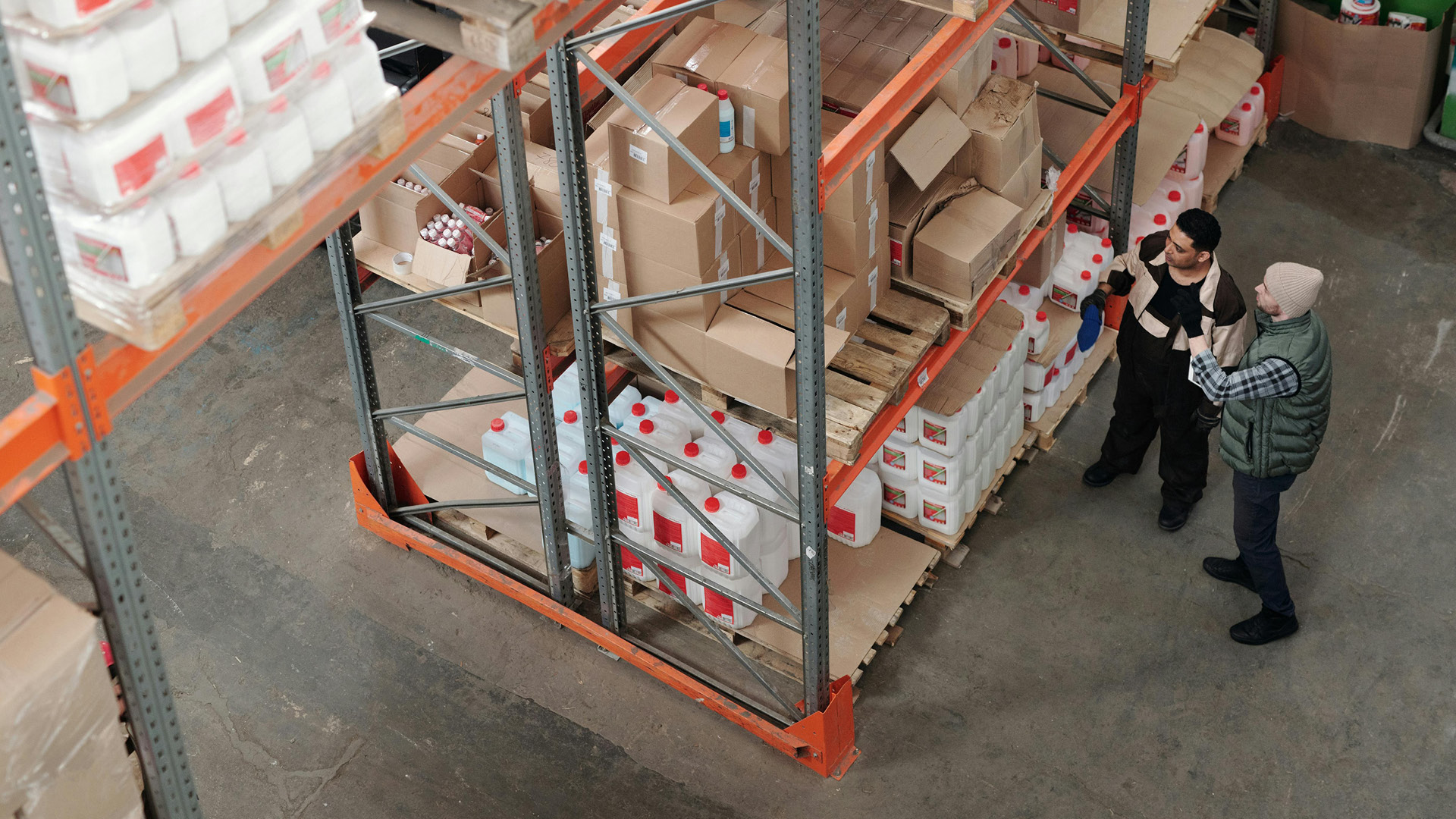 Hybrid Self-Storage Management: The Best of Both Worlds