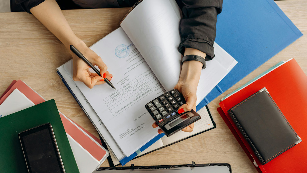 6 Advantages of Outsourcing Self-Storage Bookkeeping